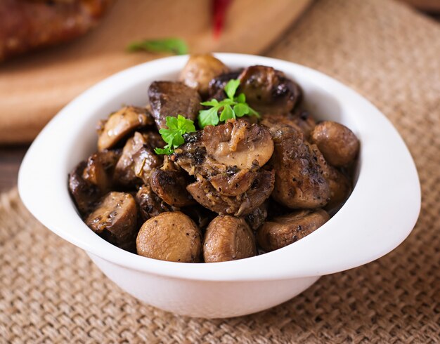 Gebackene Champignons mit provenzalischen Kräutern