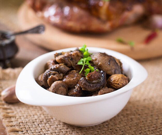 Gebackene Champignons mit provenzalischen Kräutern