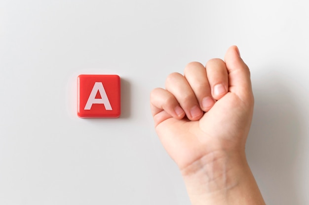 Gebärdensprachige Hand mit Buchstabe a