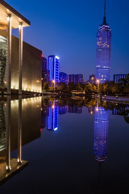 Kostenloses Foto gebäude in der nacht