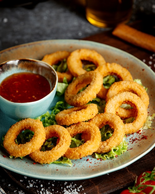 Gebratene Ringe mit süßem Chili