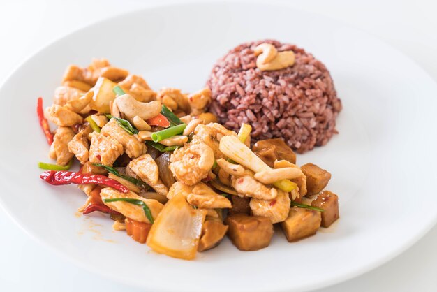 Gebratenes Huhn mit Cashew-Nüssen