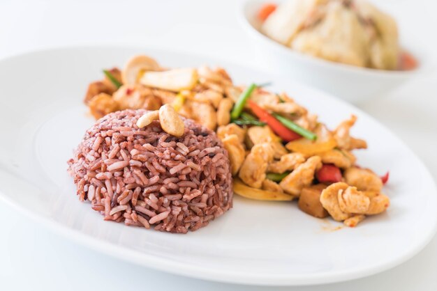 Gebratenes Huhn mit Cashew-Nüssen