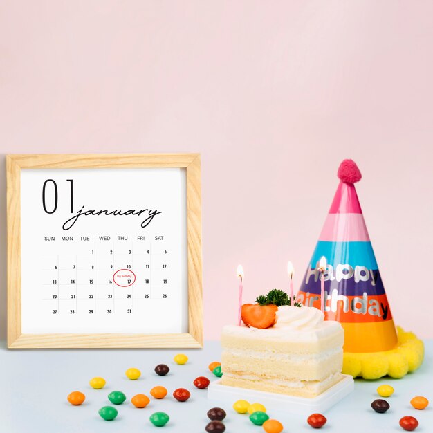 Geburtstagserinnerungen in Kalender und Kuchen