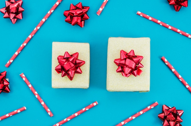 Geburtstagsgeschenk mit farbigem Hintergrund