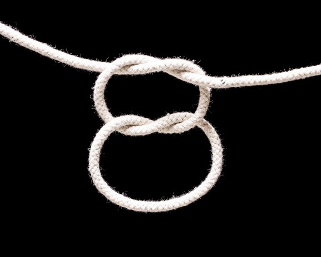 Gedrehtes Baumwollseil mit kreisförmigen Knoten