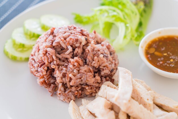 Gedünstetes Huhn mit Reisbeeren