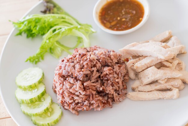 Gedünstetes Huhn mit Reisbeeren