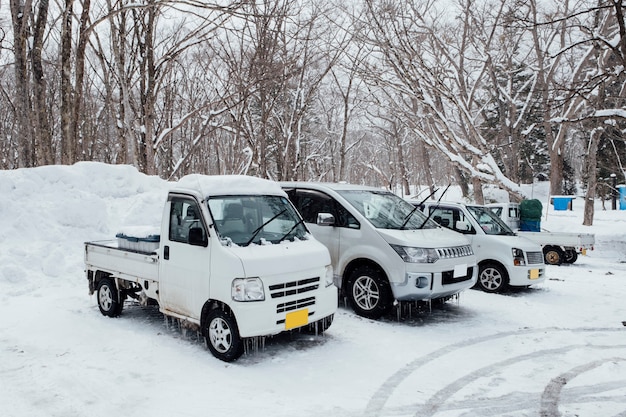 Gefrorene Autos in der Wintersaison in Japan