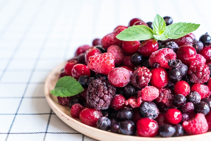 Kostenlose Foto gefrorene gemischte beeren