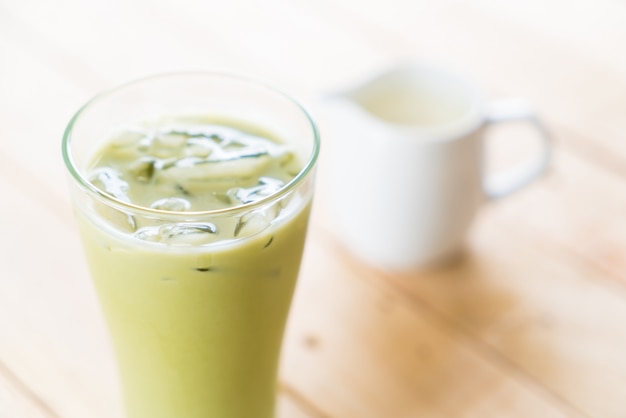 Kostenloses Foto gefrorenes matcha latte