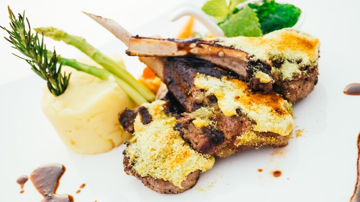 Kostenlose Foto gegrilltes lammfleisch steak