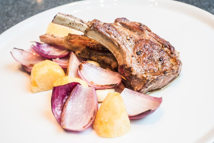 Kostenlose Foto gegrilltes lammkotelettsteak