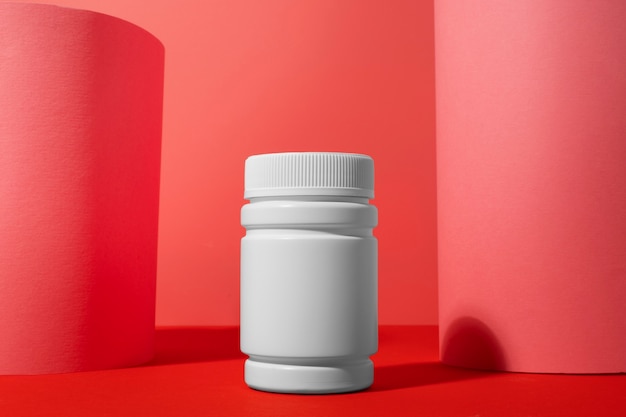 Kostenloses Foto gehirngestärkende pillen behälter stillleben
