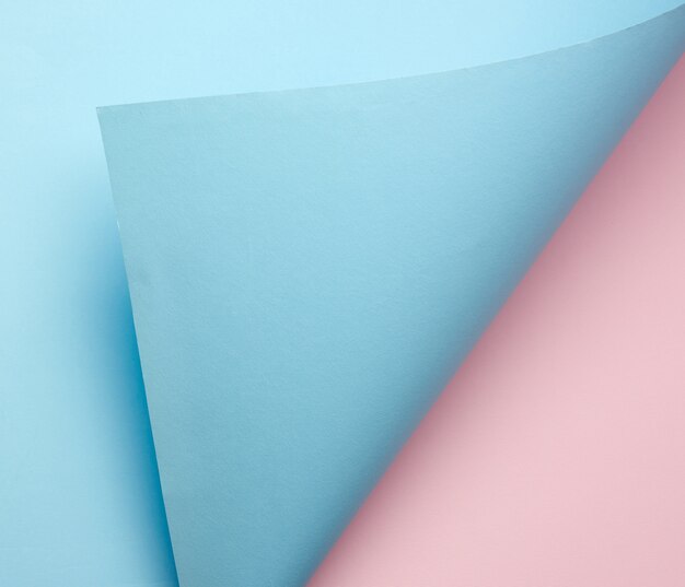 Zerrissenes Farbiges Papier Loch Im Blatt Papier Premium Foto