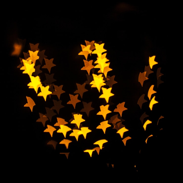Kostenlose Foto gelbe sternförmige lichter