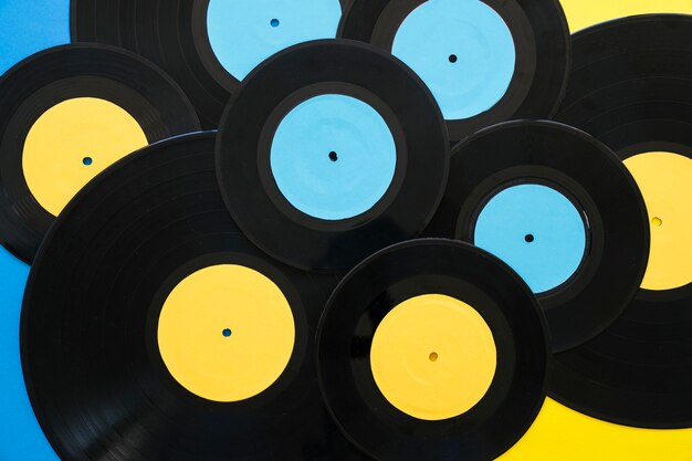 Gelbe und blaue Vinyls