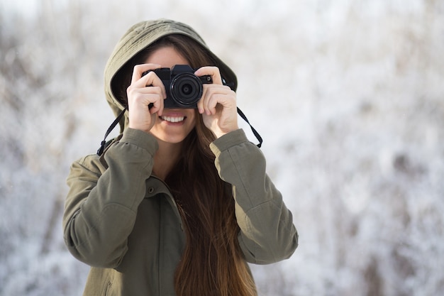 Gelegenheitsfotografen Waldes im Freien