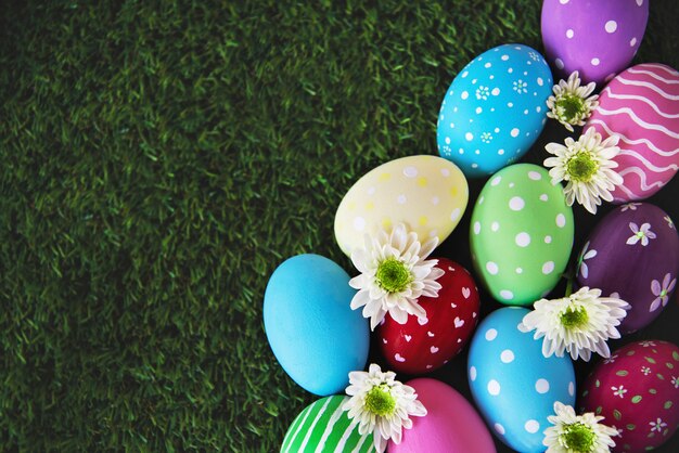 Gemalter bunter Ostereihintergrund - Ostern-Feiertagsfeier-Hintergrundkonzept