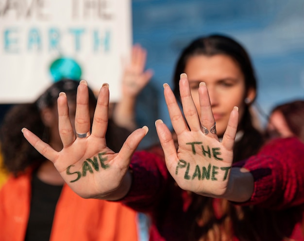 Gemeinschaft, die zusammen aus der Nähe protestiert