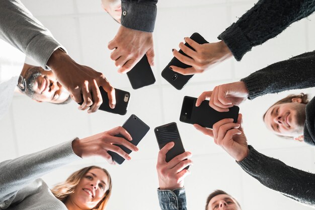 Gemeinschaftskonzept mit Händen von Menschen