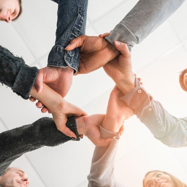 Gemeinschaftskonzept mit Händen von Menschen