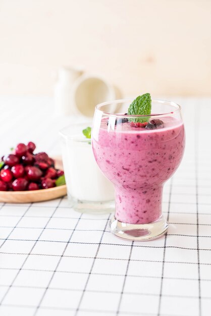 gemischte Beeren mit Joghurt-Smoothies