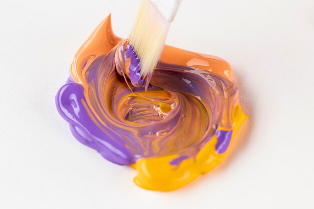 Gemischte lila, orange und gelbe Farbe