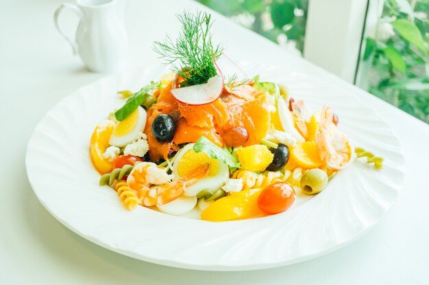 Gemischter Meeresfrüchte-Salat