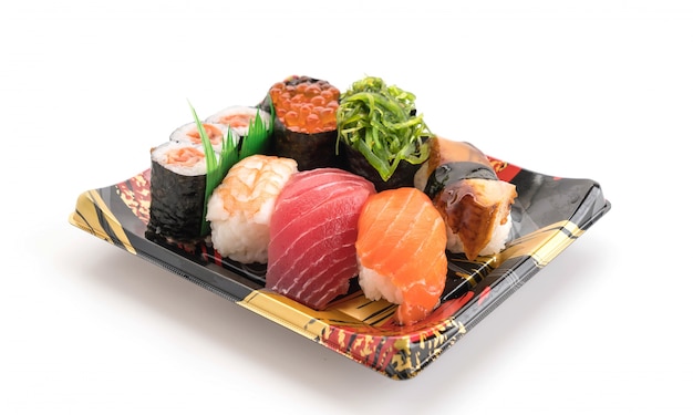 Kostenloses Foto gemischtes sushi-set - japanisches essen