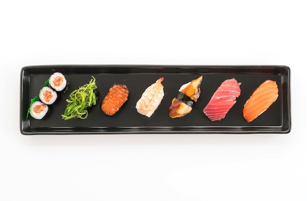 Kostenloses Foto gemischtes sushi-set - japanisches essen