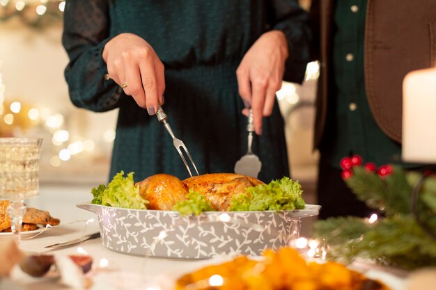 Gemütliche Winterszenen mit der Familie