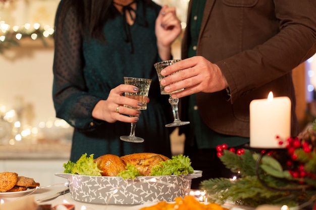 Gemütliche Winterszenen mit der Familie