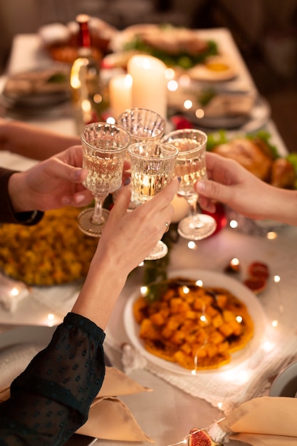 Gemütliche Winterszenen mit der Familie