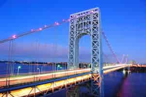 Kostenloses Foto george washington bridge in der abenddämmerung über den hudson river.