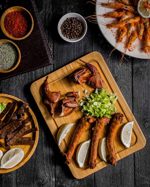 geräuchertes Hühnerfleisch Zitrone und Kräuter