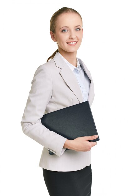Geschäftsfrau hält ein Notebook