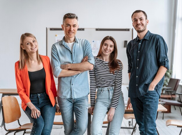 Geschäftsleute treffen sich im Büro