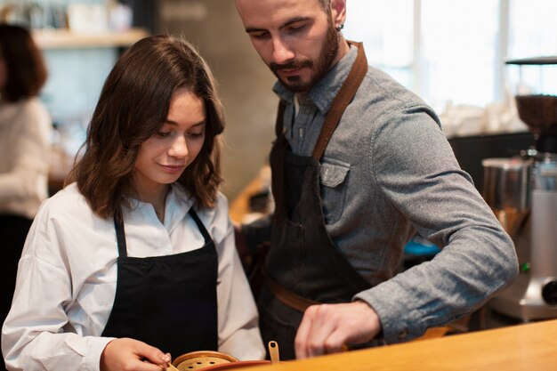 Geschäftspartner arbeiten zusammen