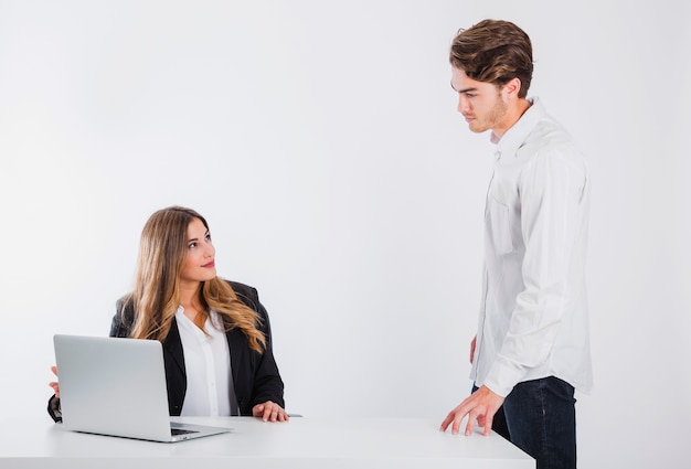 Geschäftstreffen im Büro