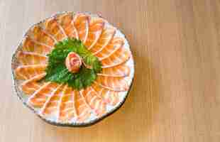 Kostenloses Foto geschnittene lachs sashimi