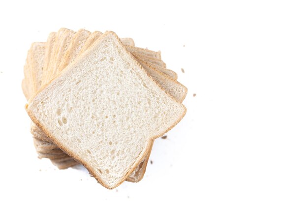 Geschnittenes weißes Brot auf weißem Hintergrund