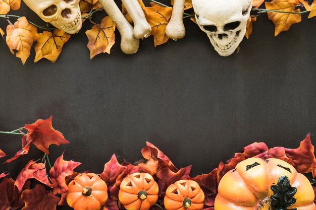 Gespenstische Komposition für Halloween mit Platz in der Mitte