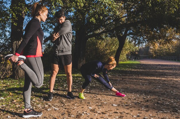 Gesunde Menschen Stretching verschiedene Muskeln