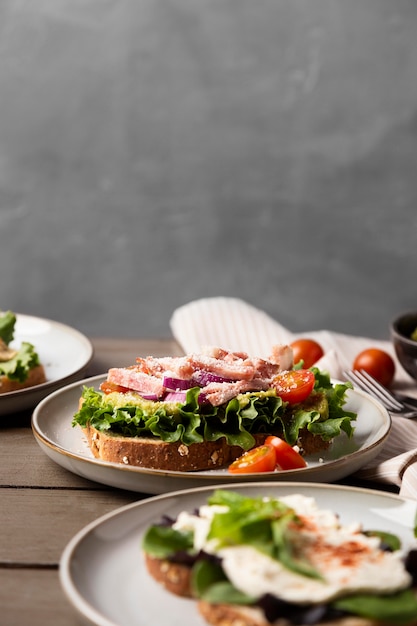 Gesunde Sandwiches mit Salat