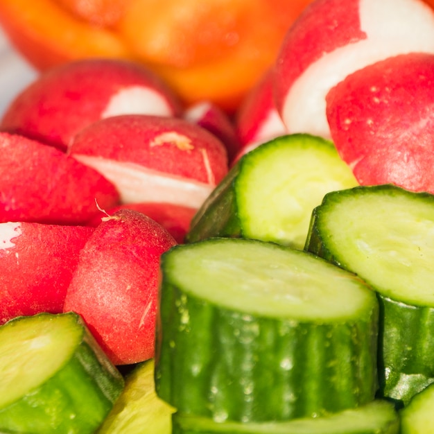 Kostenloses Foto gesunde zutaten in einem salat enthalten