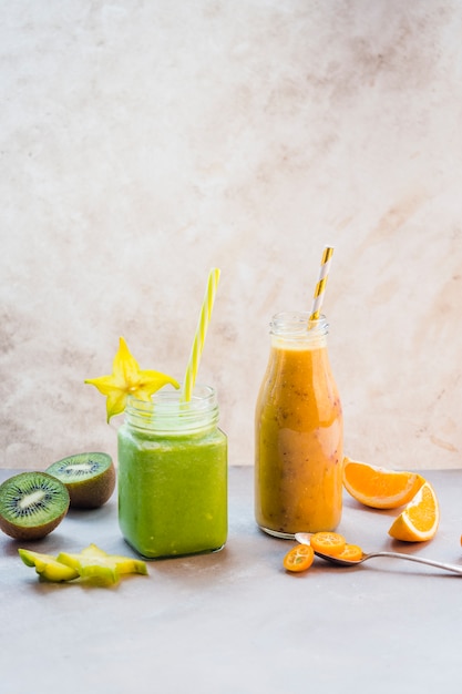 Gesunder und köstlicher grüner Smoothie