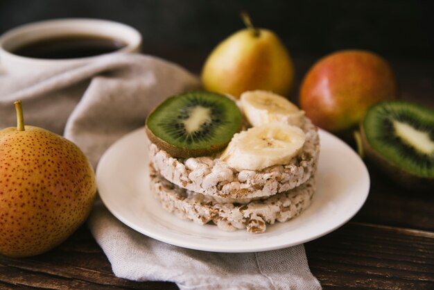 Gesundes Fruchtfrühstück der Vorderansicht