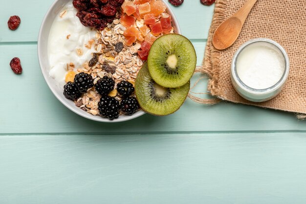 Gesundes Frühstück der Draufsicht mit Müsli