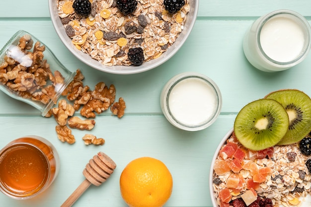 Gesundes Frühstück der Draufsicht mit Müsli